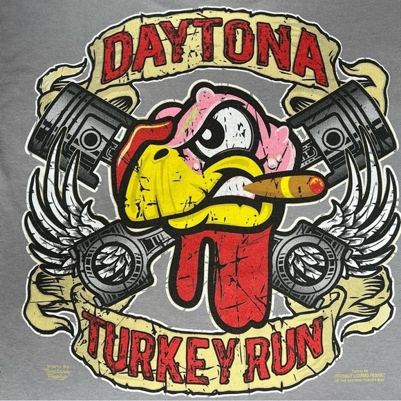 Gildan Tops - Y2K Daytona Turkey Run Graphic T-Shirt Women Small Short Sleeve 100% Cotton Gray